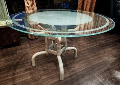 4 feet glass table with heavy duty steel leg