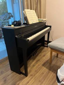 YAMAHA CLP 635b (a digital piano) for sale