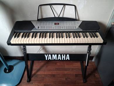 Yamaha Keyboard c/w stand