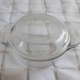 Round tempered glass casserole dish with lid USA