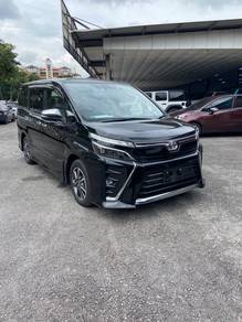 Toyota Voxy ZS KIRAMEKI III in Jalan Kuching, KUL