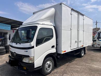 HINO WU410 17'kaki box 2010