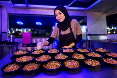 Pembantu Kantin Kilang (FOODTRUCK)