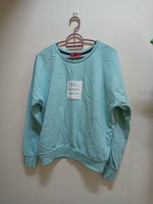 Green long sleeve sweater