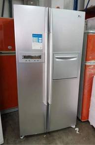 LG Side by side doors Peti Sejuk Ais