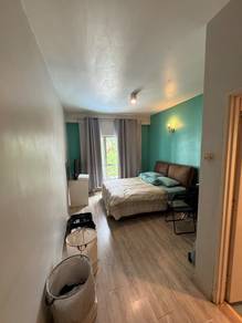Condominium For Rent in Metropolitan Square