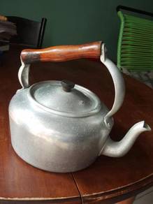 (B221) Vintage Britain Faulkner Aluminium Pot/Teko