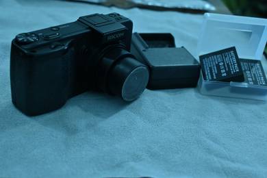 Used Pre-Loved Ricoh GX200 CCD (3 Batte