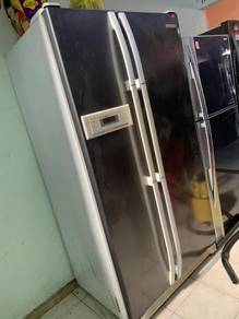 Samsung Side by side Freezer Peti Refrigerator ais