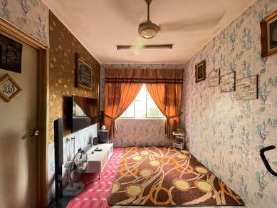 Apartment For Sale in Taman Putra Budiman Flat