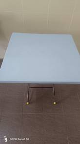 3V Plastic Folding Table 3ft × 3ft – Used