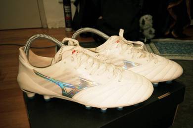 Kasut Bola Mizuno
