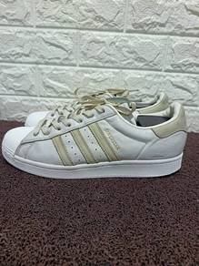 uk9.5 Adidas Superstar Sneakers