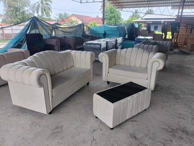 Sofa chesterfield 32 seater meja kopi