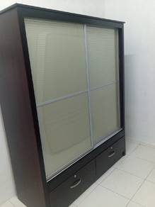 Almari Baju Besar Terpakai