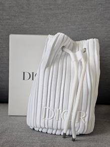 Dior pouch