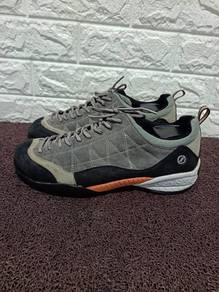uk9 Scarpa Hiking Shoes