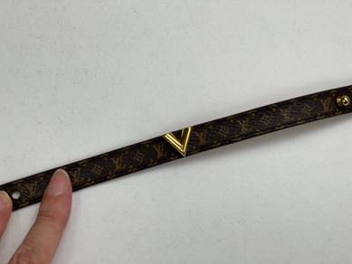 Louis Vuitton M6042 Essential V Bracelet