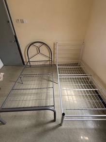 2 single bedframe utk let go.