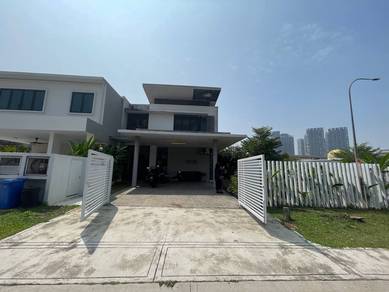 Semi-Detached House For Sale in Shah Alam,SGR