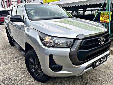 Toyota Hilux E in Desa Petaling, KUL