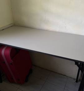 Meja Study