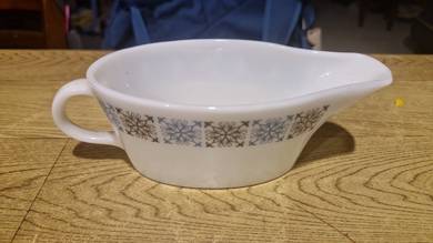 Pyrex Chelsea Gravy Boat