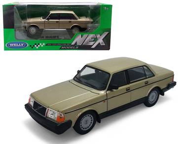 VOLVO 240 GL 1:24 Diecast Model Car - Gold