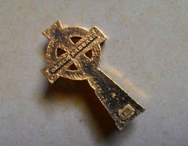 Dy Souvenir Black Sabbath HeadlessCross Gold Badge