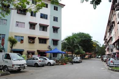 Flat For Sale in Putri Laksamana