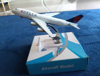 Model Kapal Terbang Delta Hiasan