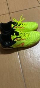 kasut futsal