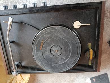 Sanyo Stereo Turntable FM/AM Radio