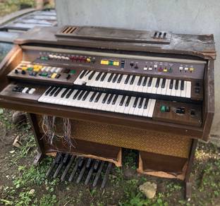 Yamaha Piano (Condition Seperti Digambar)