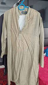 Men's Embroidered Kurta Top from Pakistan (Size XS