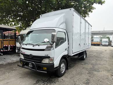 Hino XZU413R 3 Ton 17 Kaki Box Bonded 6 Pintu Lori