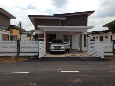 Bungalow House For Sale in Paya Rumput,MLK