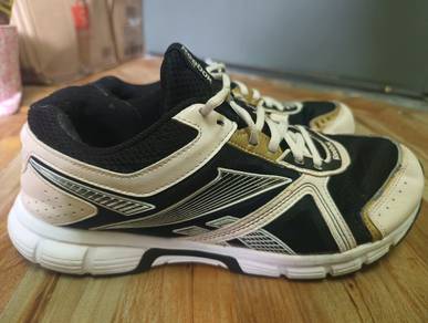 Kasut Reebok
