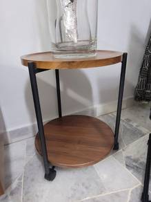 movable table with wheels