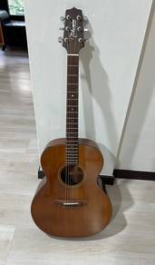 Takamine D series Acoustics Guitar c/w carry case
