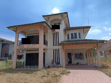 Bungalow House For Sale in Lumut,PRK