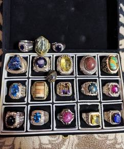 Cincin batu pertama 
