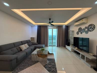 Condominium For Rent in Royale Infinity