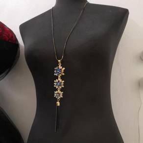 Flower blue gold diamond necklace