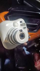 Instant camera 