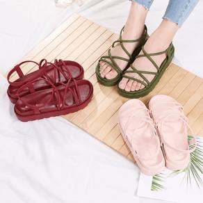 Sandal tali bersilang wanita