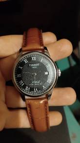 Jam TISSOt nk lego sebab ergent nk guna duit.. 
