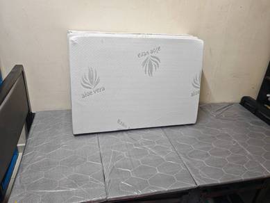 Metal folding bed
