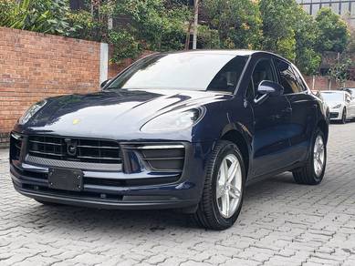 Porsche Macan in Damansara, KUL