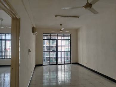 Condominium For Rent in Diamond Regency
